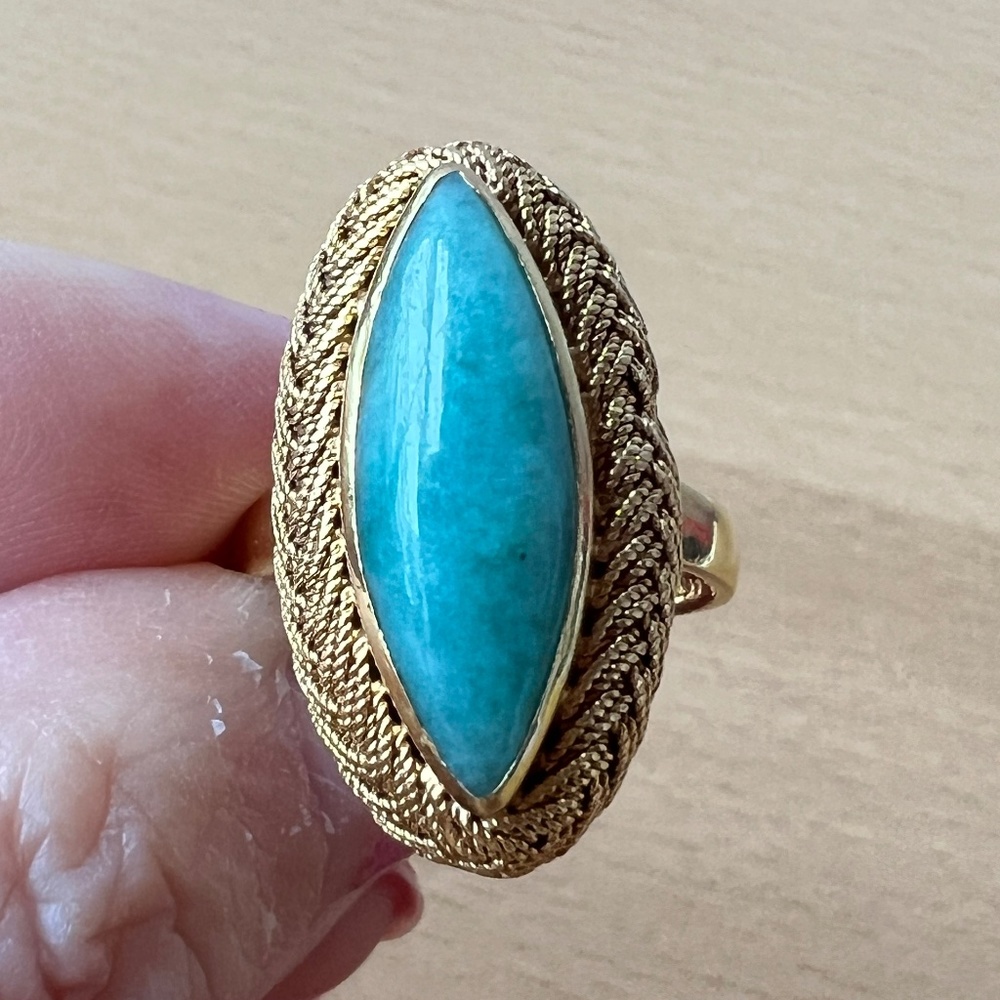 VINTAGE 18K GOLD LARGE NAVETTE MARQUISE GREEN JADE NEPHRITE STATEMENT RING ITALY